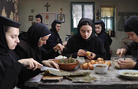 Iza brda (Dupa dealuri), red. Cristian Mungiu