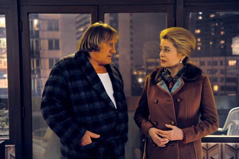 Trofejna žena (Potiche), red. François Ozon