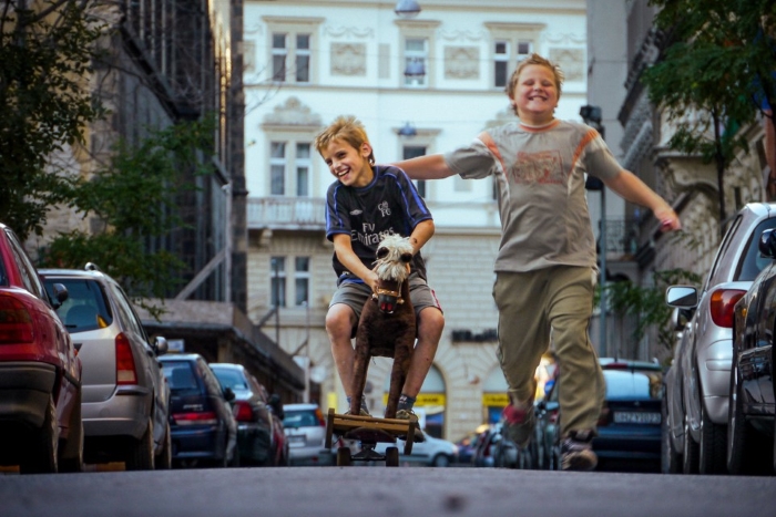 <em>Kix</em>, red. Dàvid Mikulàn, Bàlint Révész, Mađarska, Francuska, Hrvatska, 2024.