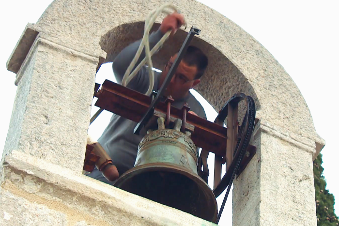 <em>Zvona za mrtve</em>