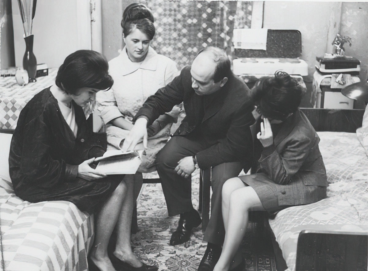 Petar Krelja na snimaju svojeg prvog dokumentarnog filma <em>Ponude pod broj</em>, 1969.