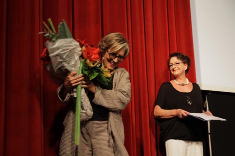 naklon publici nakon premijere dokumentarnog filma Slavenka ili o boli, foto: slavenkadrakulic.com